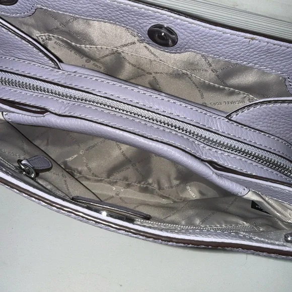 Michael Kors Lilac Leather Shoulder Bag with Gunmetal Chain - Picture 4 of 7